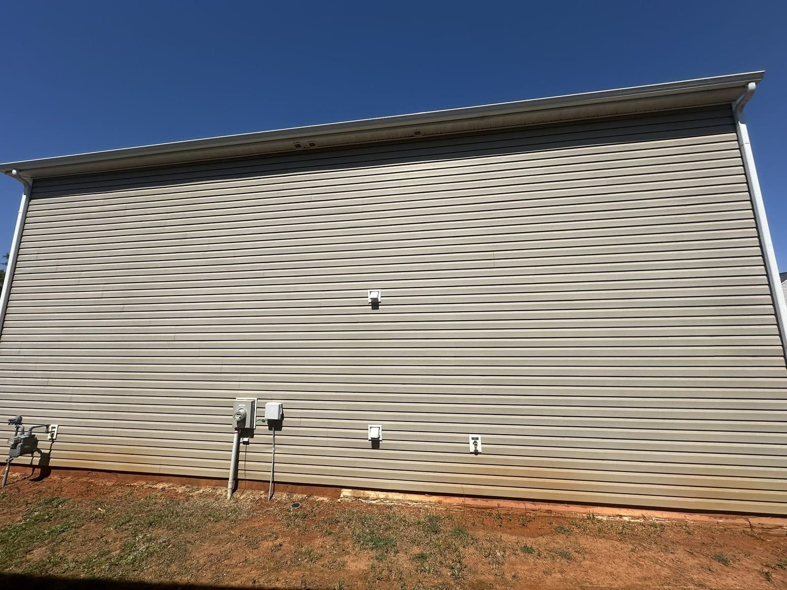Professional pressure washing result on a Greensboro, NC property (17)